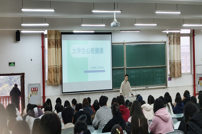 法兰克福客场挫败，需加强心理素质