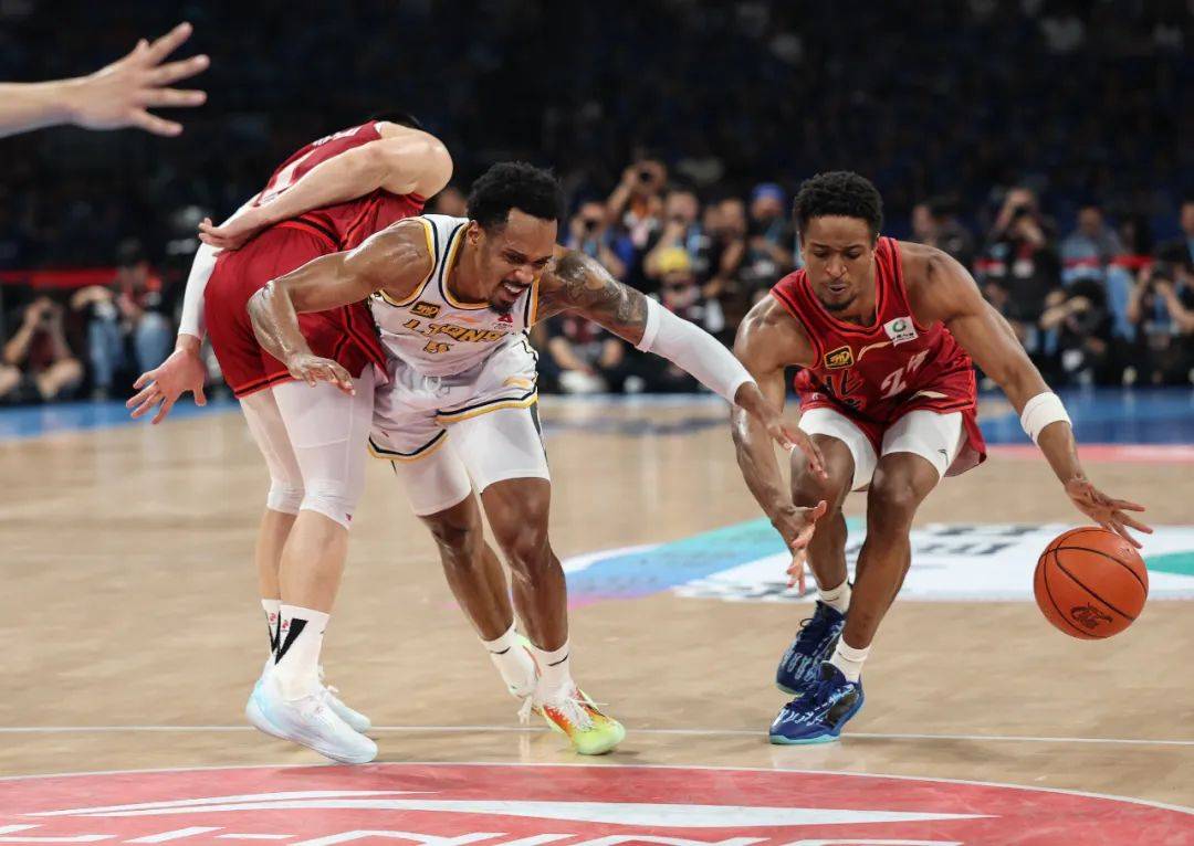 浙江队以坚定决心夺得胜利，完胜对手