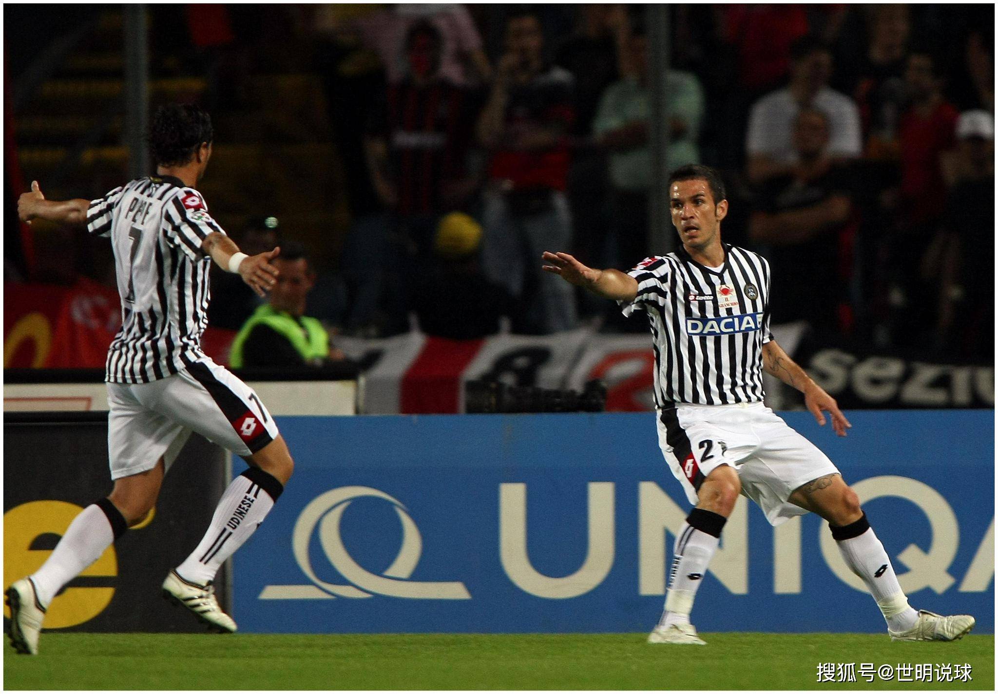 包含尤文图斯主帅采取新战术迎接大考的词条