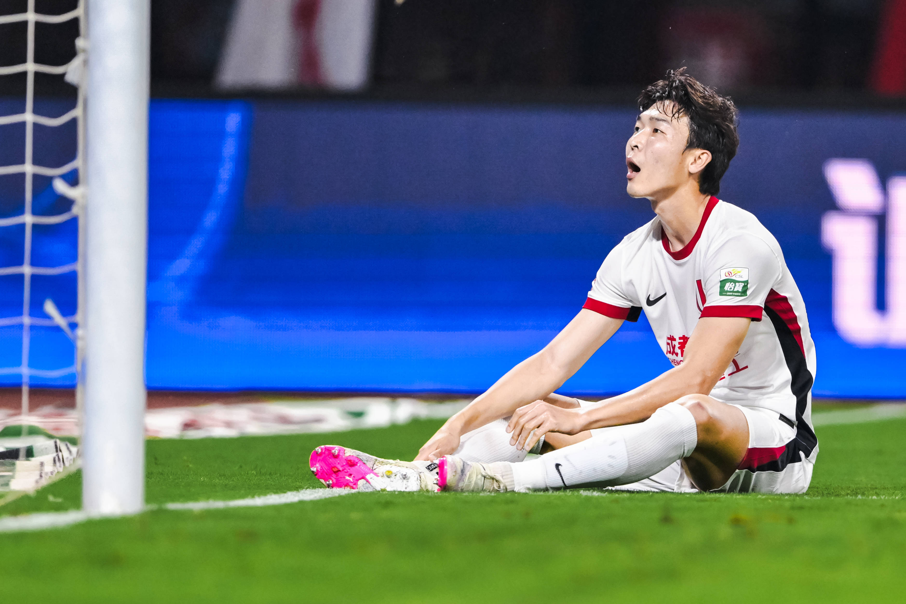 热那亚球员集训期间受伤，备战计划受影响