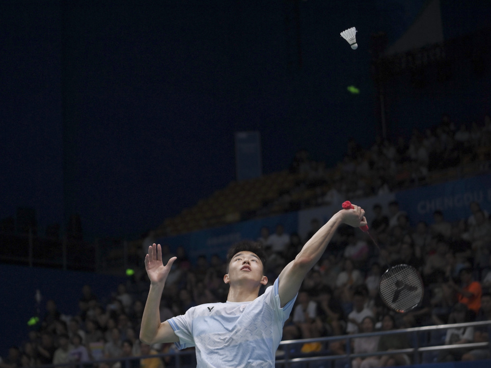 乌干达羽毛球选手勇夺男单冠军