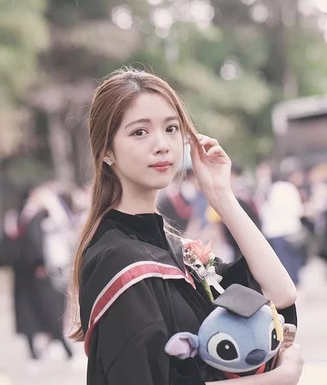 包含捷克共和国女子射箭队喜获冠军实至名归的词条