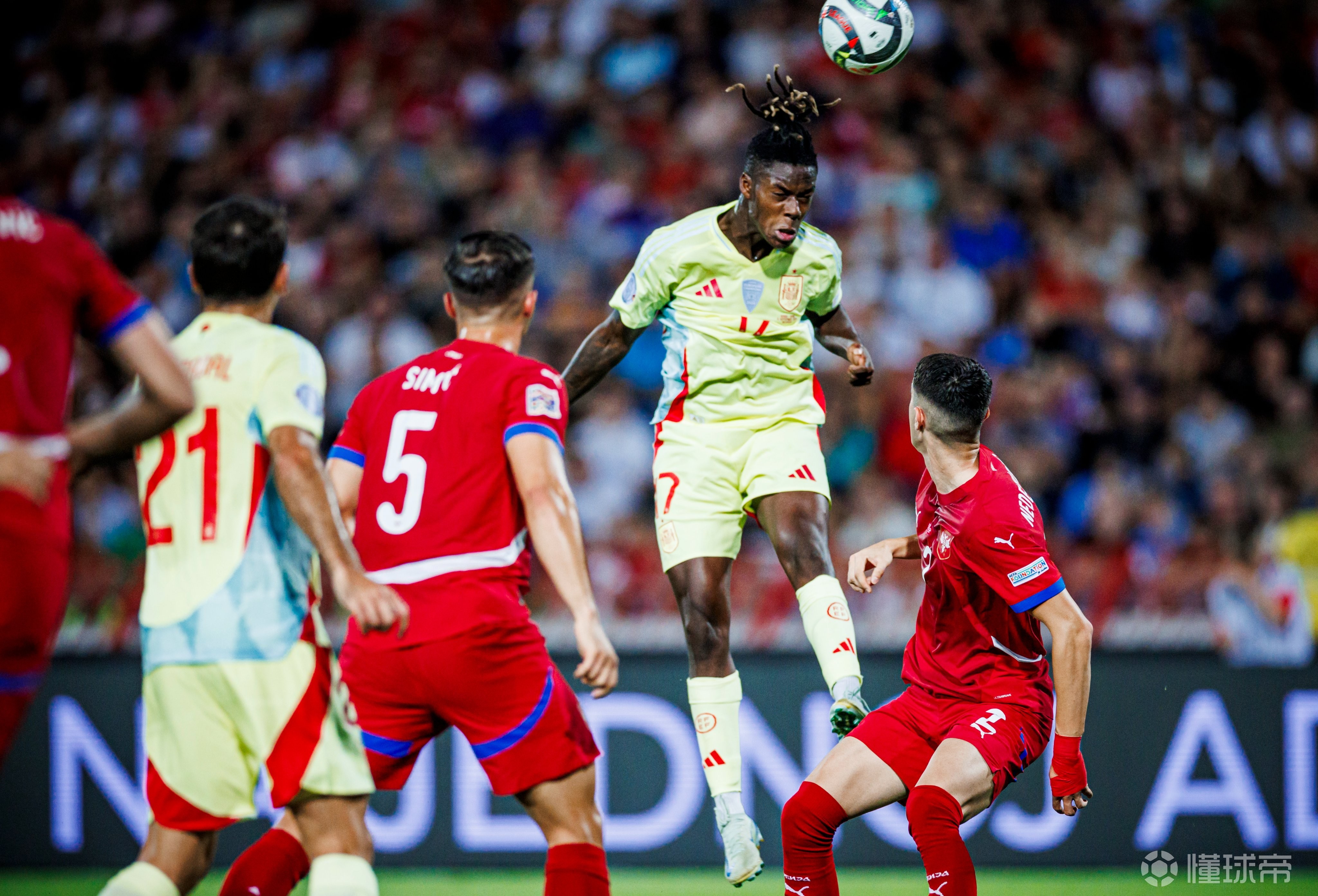 西班牙在主场五球大胜扫除意大利，提前实现欧洲杯晋级