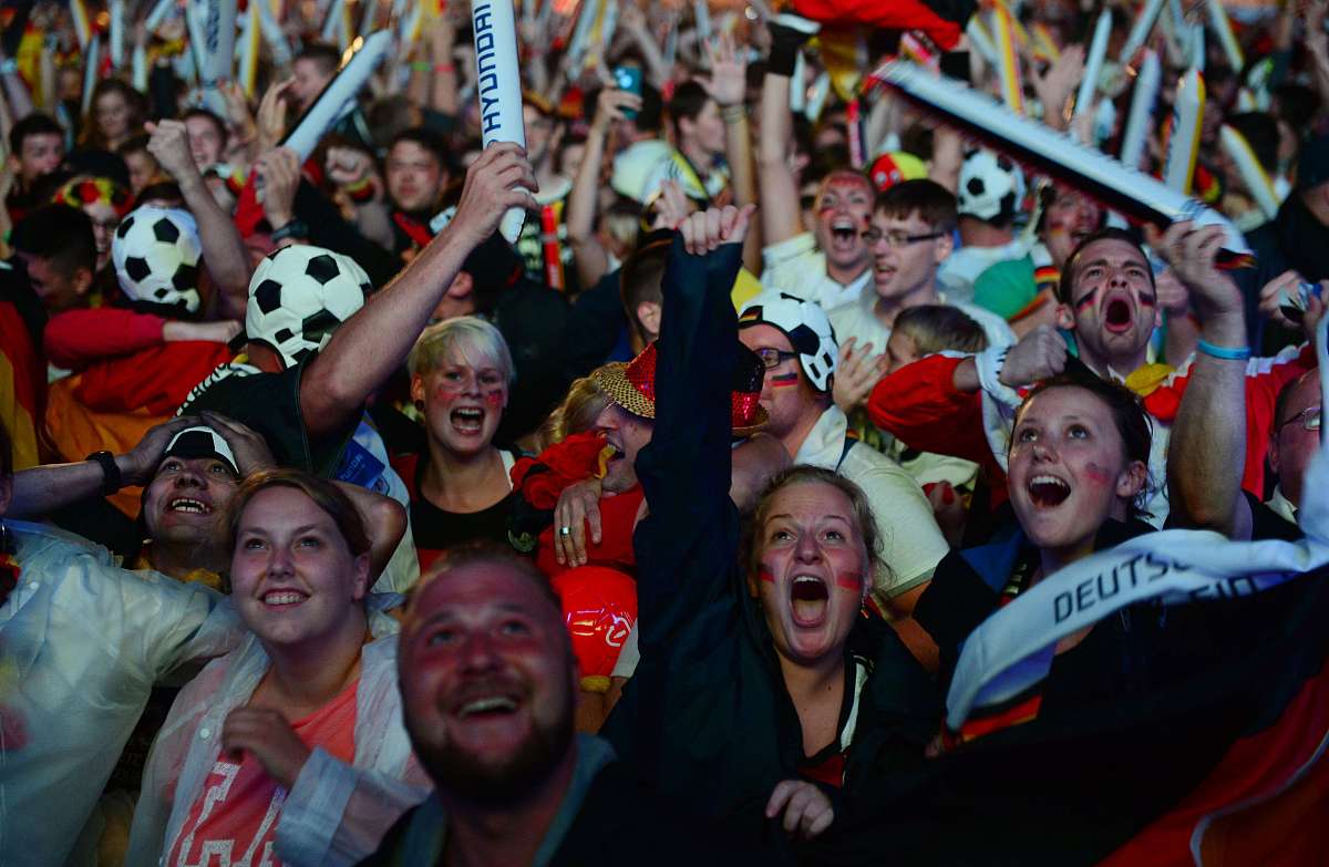 包含重要对决火爆进行，双方拼尽全力的词条