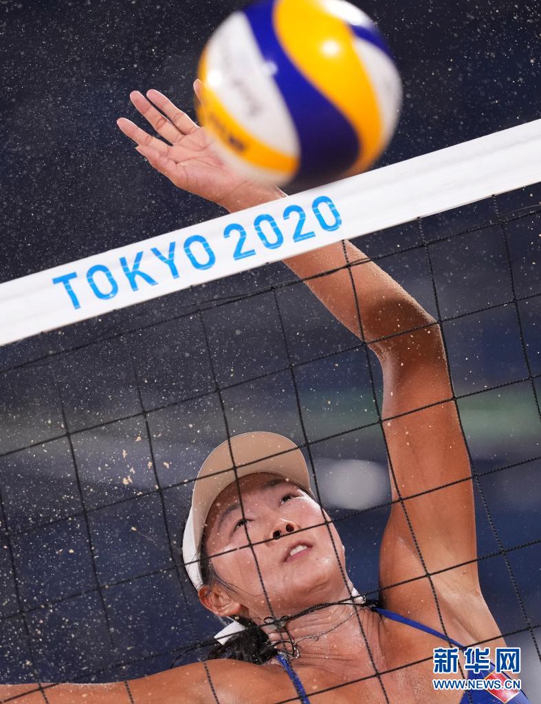 巴西选手在沙滩排球比赛中晋级 巴西选手在沙滩排球比赛中晋级