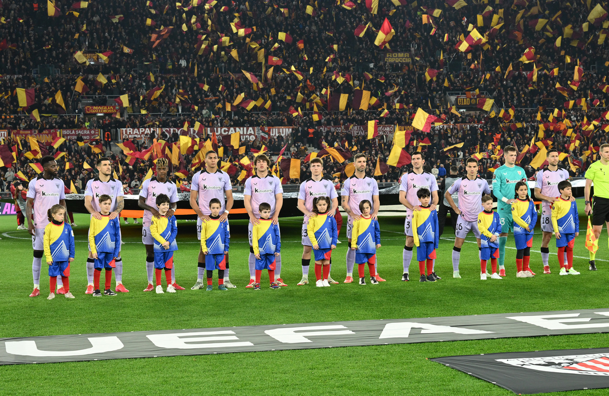 鹿岛鹿角主场与沙特劲旅握手言和，领跑积分榜！