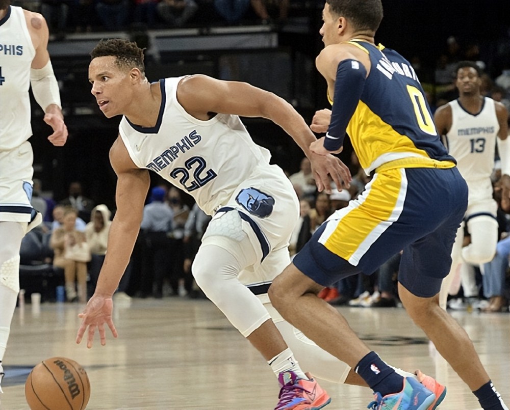 绿衫军主场胜雄鹿，豪取九连胜