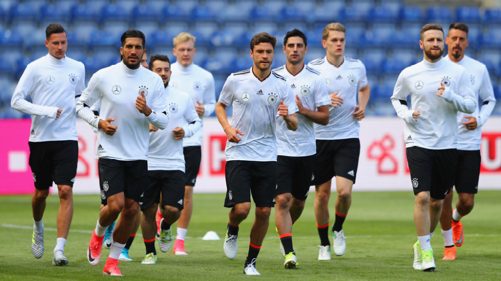 荷兰主场战胜白俄罗斯，晋级关键一步