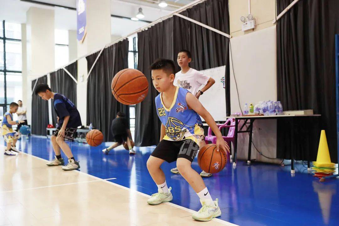 沙尔克屡败屡战全力以赴豪取战绩的简单介绍