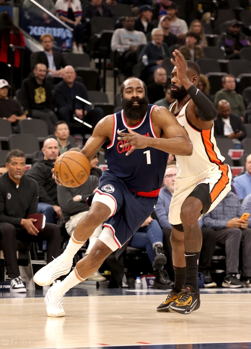 火箭战胜骑士，哈登三节狂砍30分