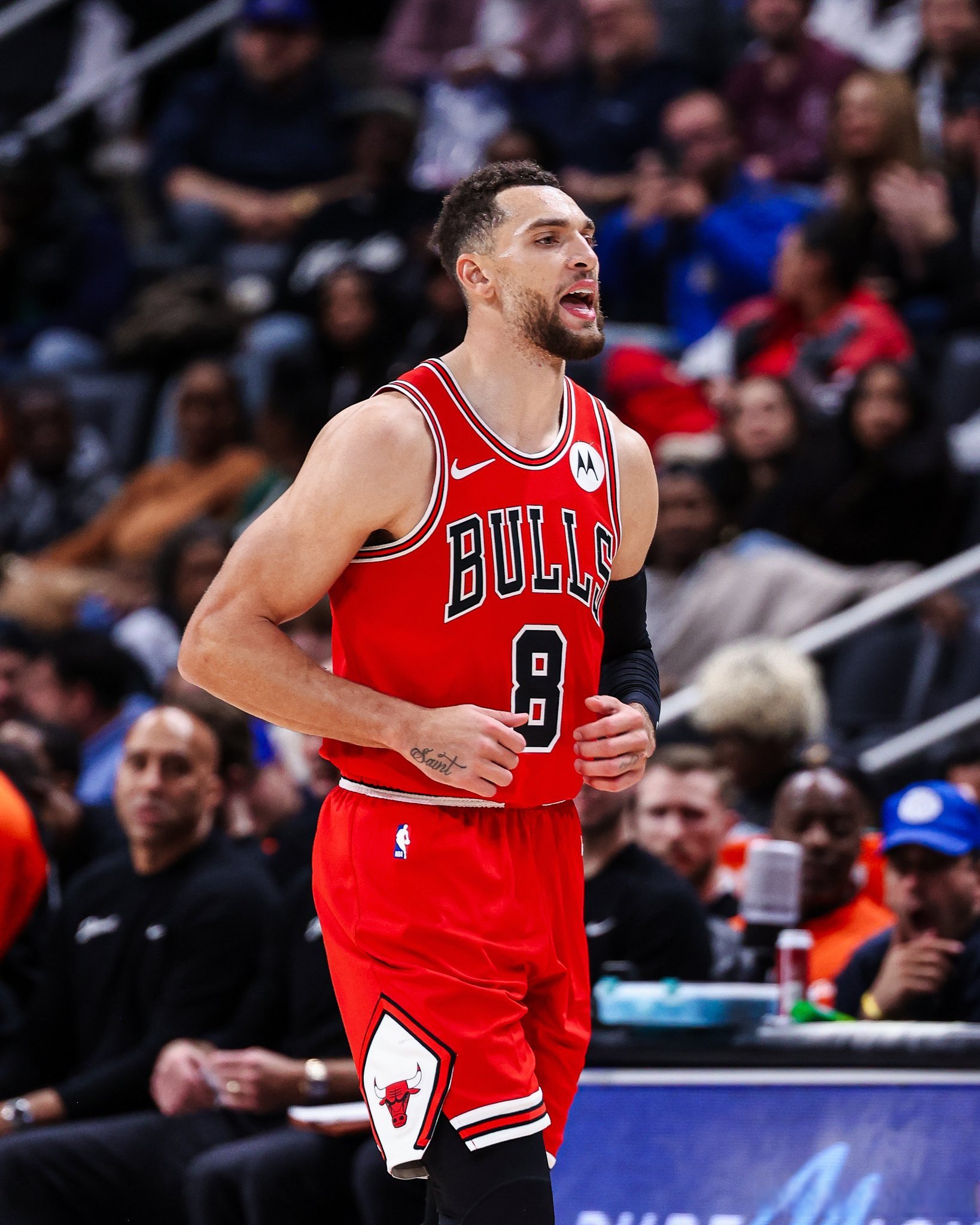 公牛击败黄蜂，拉文砍下30分