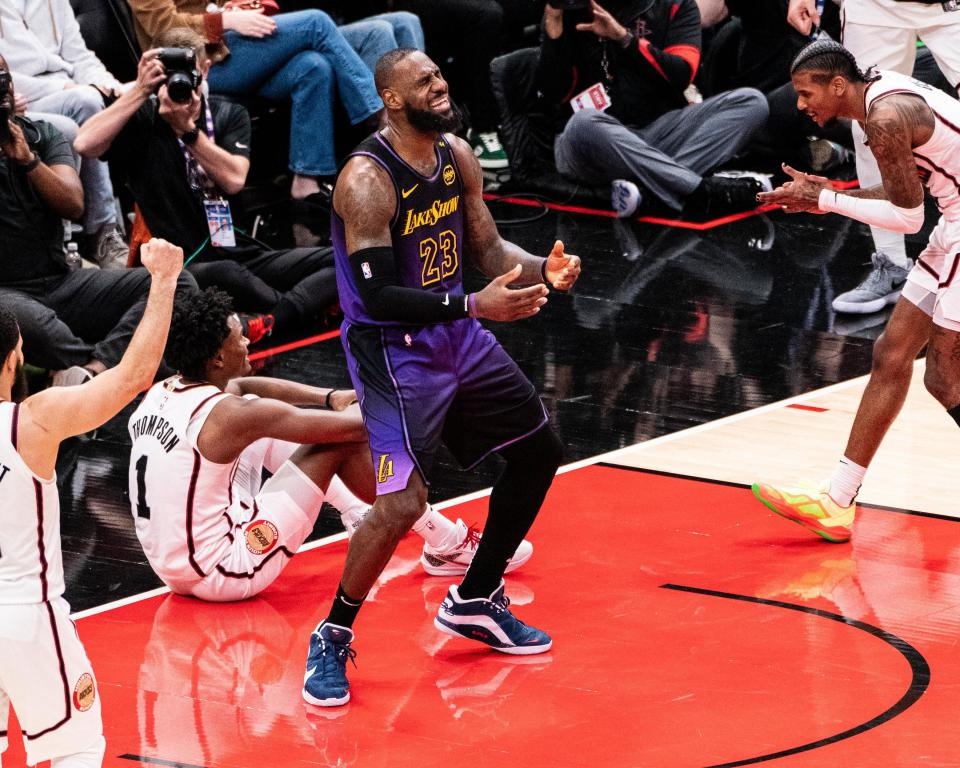 NBA比赛：湖人击败火箭，晋级西部决赛