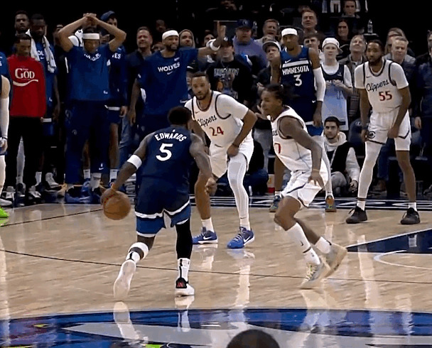 尼克斯击败骑士，兰德尔关键时刻发力！