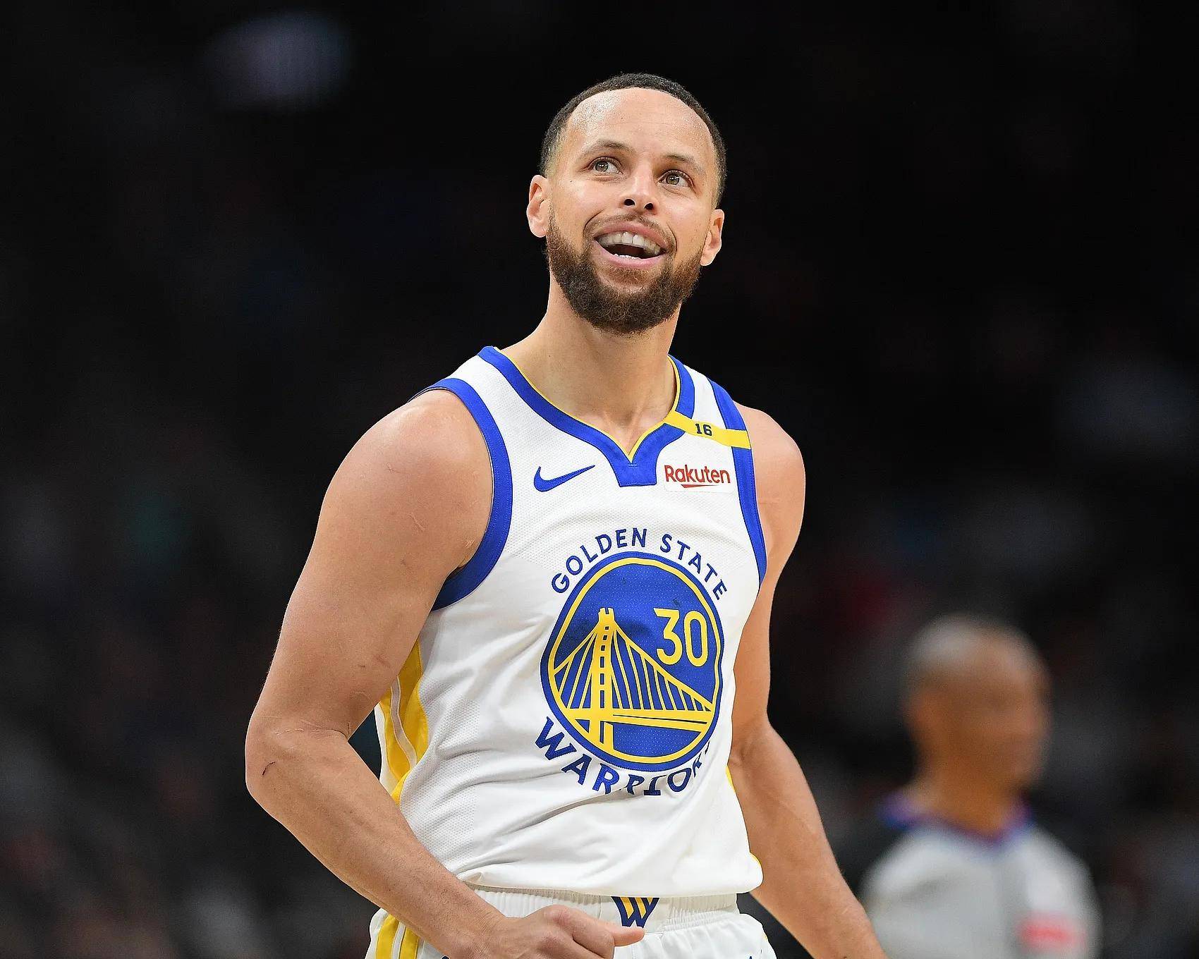 勇士击败湖人，库里三分绝杀