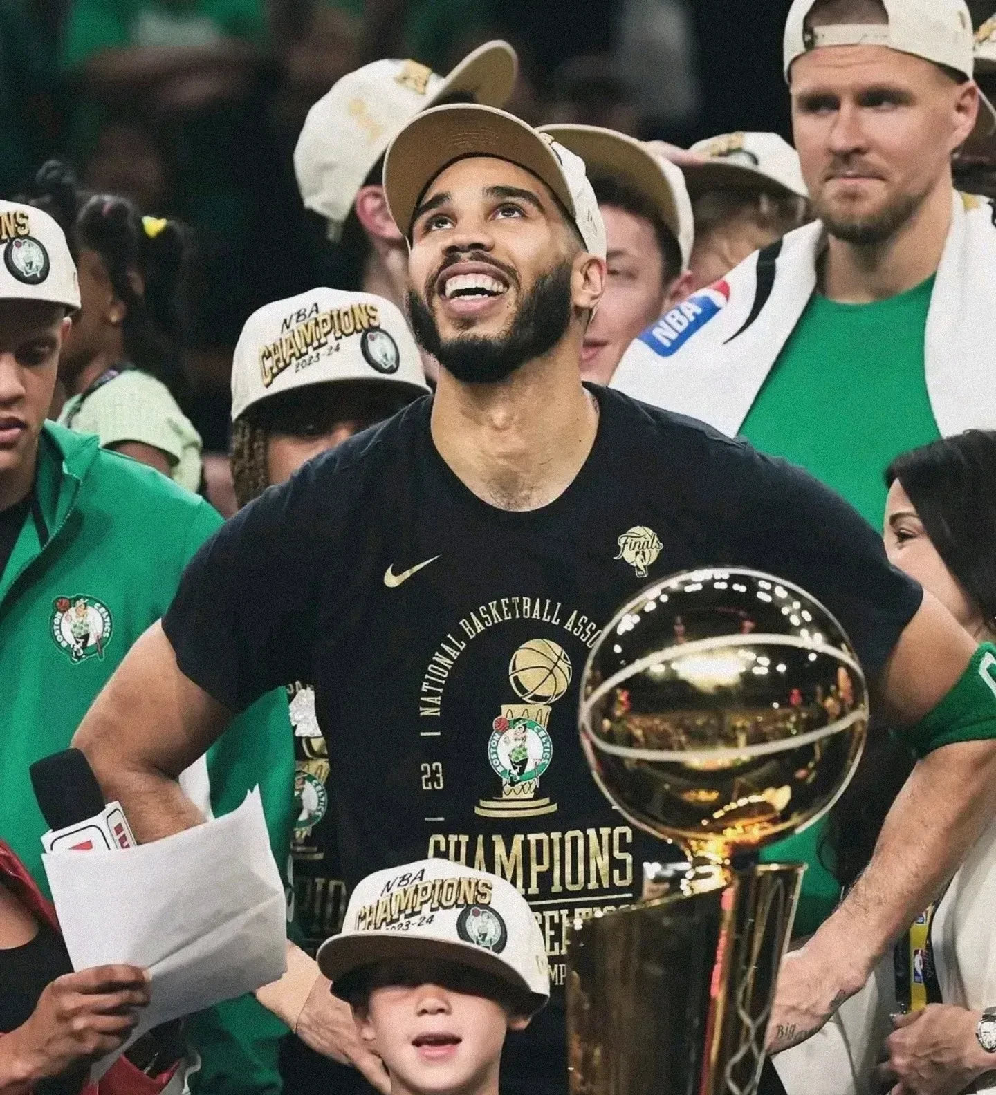 包含凯尔特人连胜止步，东部竞争愈发白热化的词条