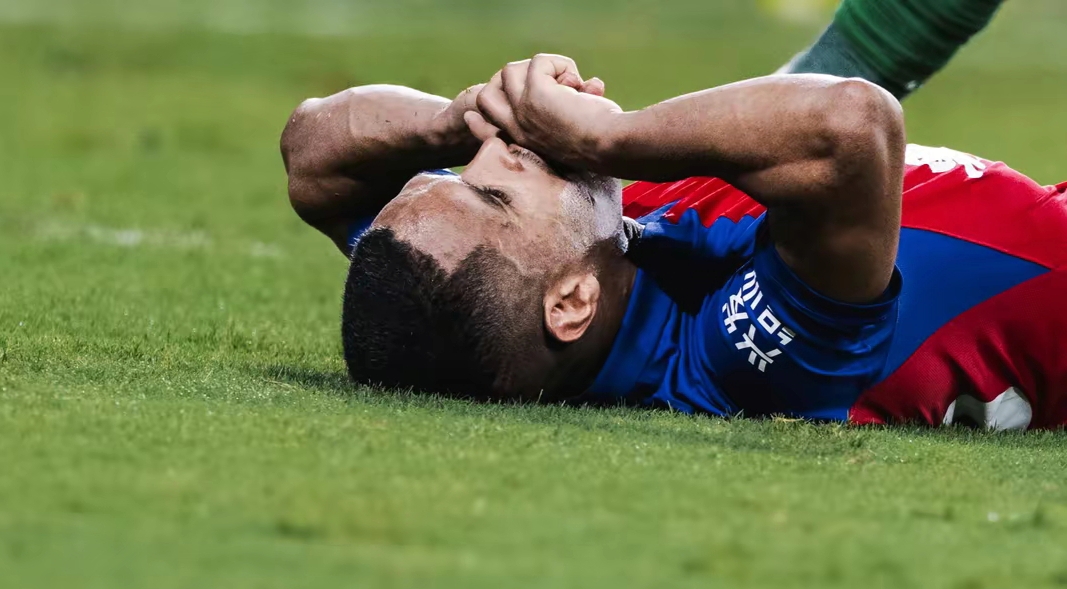 球队核心球员意外遭遇伤病困扰